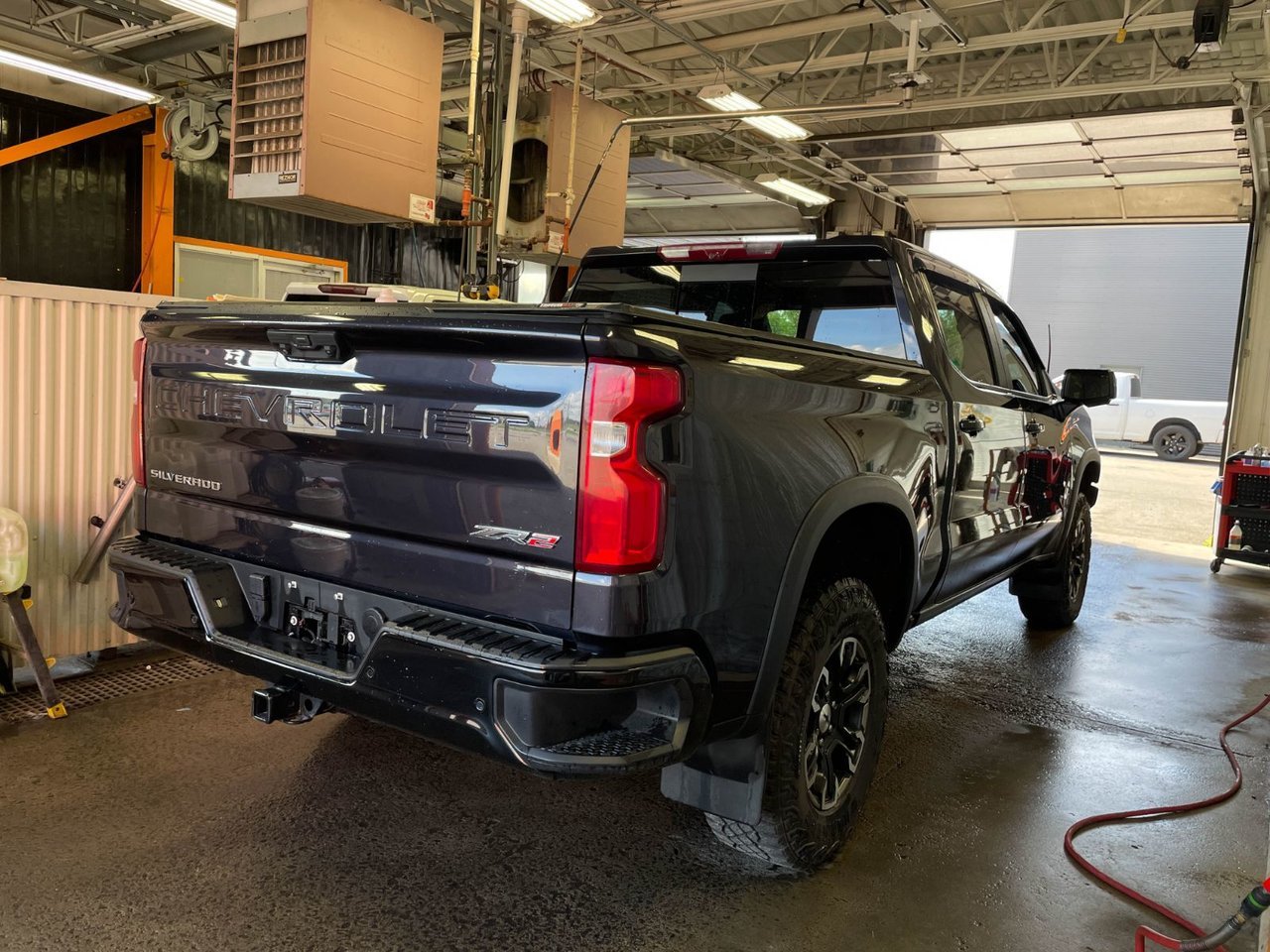 Chevrolet Silverado 1500 ZR2 CREW 4X4 V8 *TOIT* NAV SIÈGES VENTIL BOSE HUD 2023 Gris Saint-Jérôme - photo #8