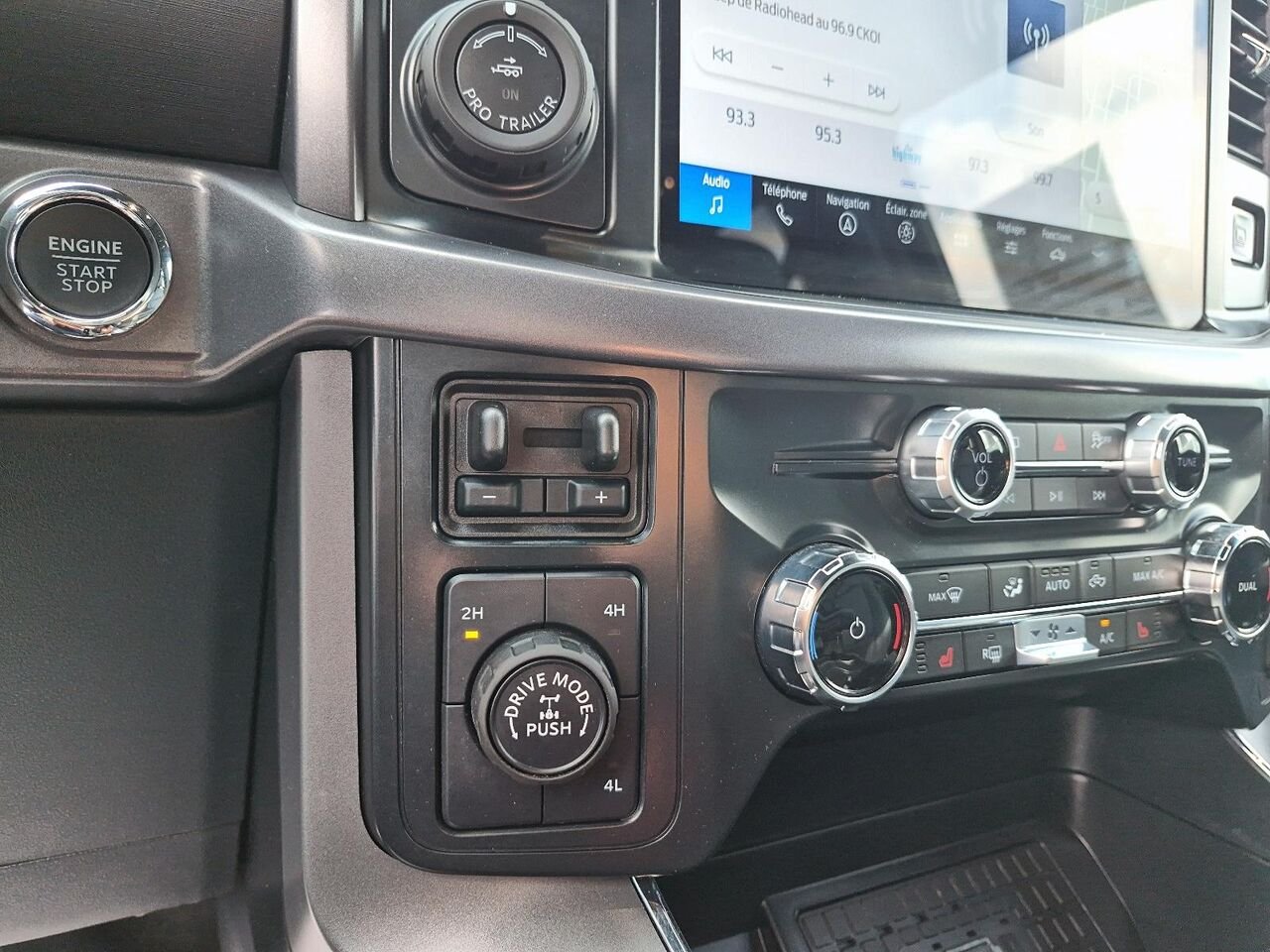 2025 Ford F-150 Black Saint-Jérôme - photo #16