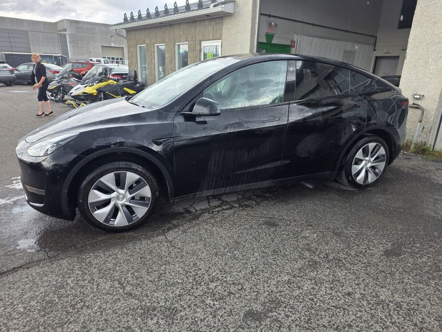 Tesla Model Y 2023 2023 Argent