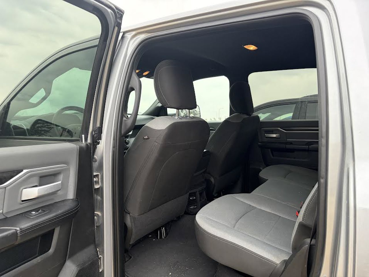 2021 Ram 2500 Big Horn 4x4 Crew Cab 6'4 Box Grey Sherwood Park - photo #5
