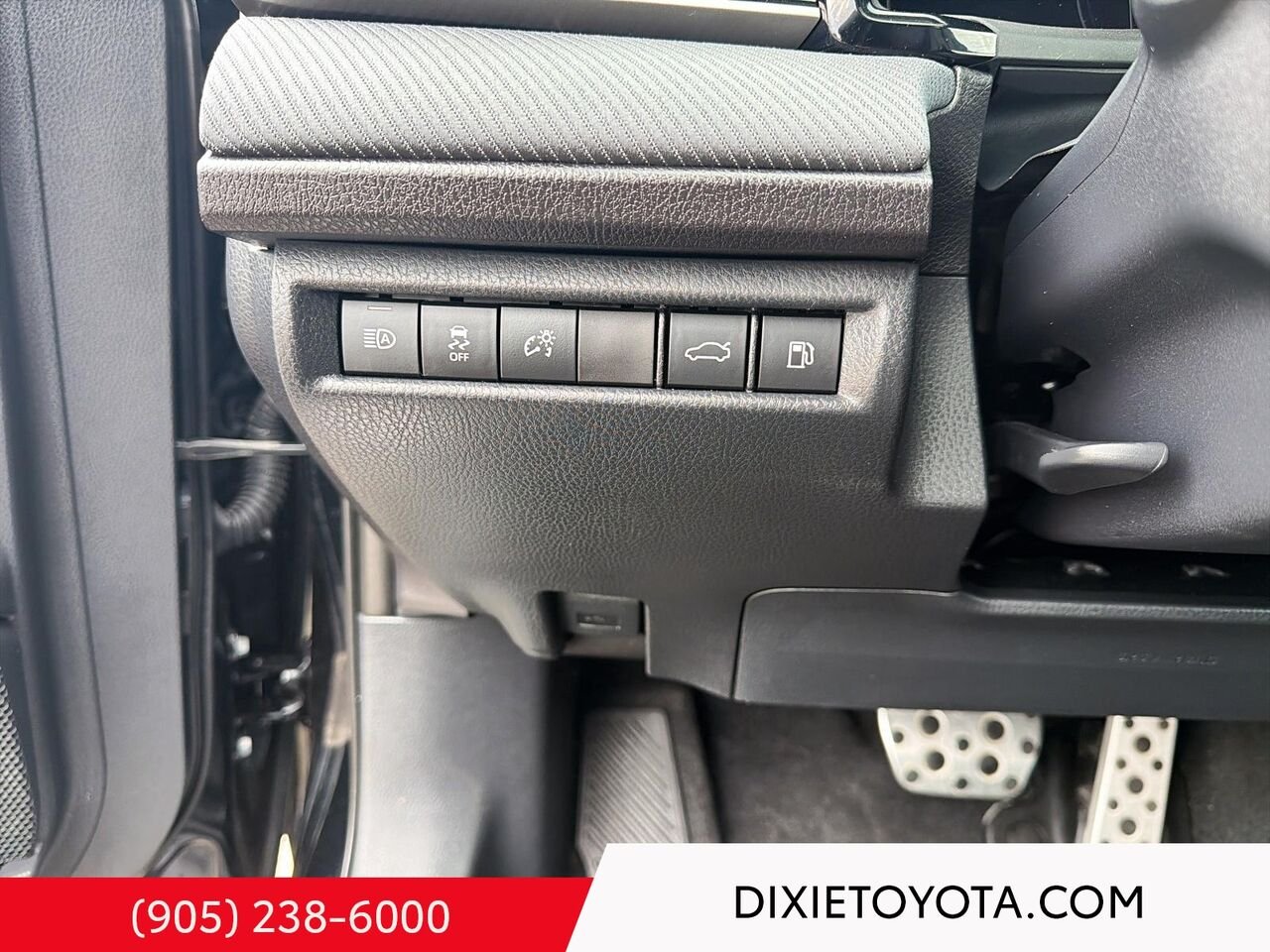 2026 Toyota Camry HYBRID SE UPGRADE AWD / CLEAN CARFAX / ALLOY WHEELS / MOONROOF / CARPLAY AND ANDROID AUTO Black Mississauga - photo #12