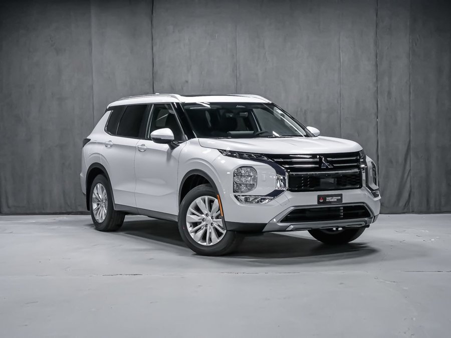 2026 Mitsubishi Outlander SE White Diamond