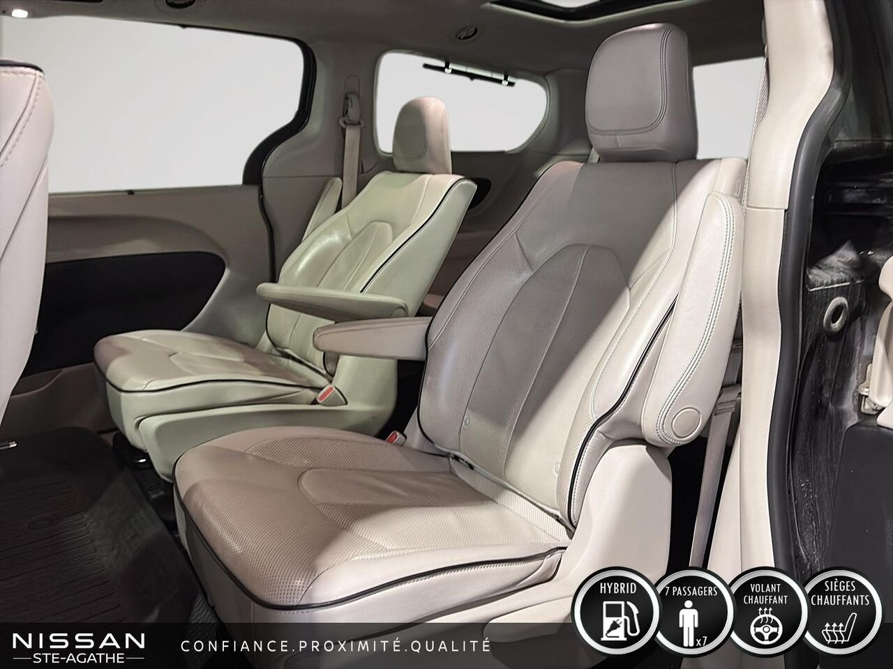Chrysler Pacifica Hybrid 2018 Gris Ste-Agathe des Monts - photo #8