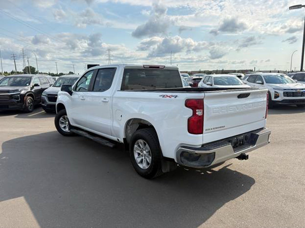 2025 Chevrolet Silverado 1500 4WD Crew Cab 147 LT White Sherwood Park - photo #3