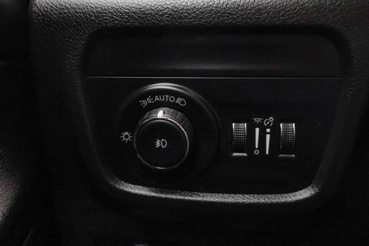 2023 Jeep Grand Cherokee Overland 4x4 White Sherwood Park - photo #18