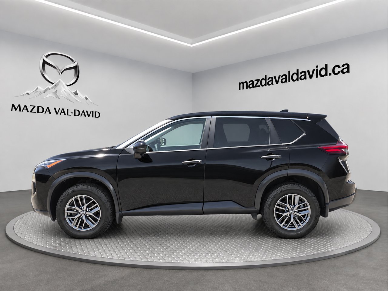 2024 Nissan Rogue S Black Val-David - photo #2