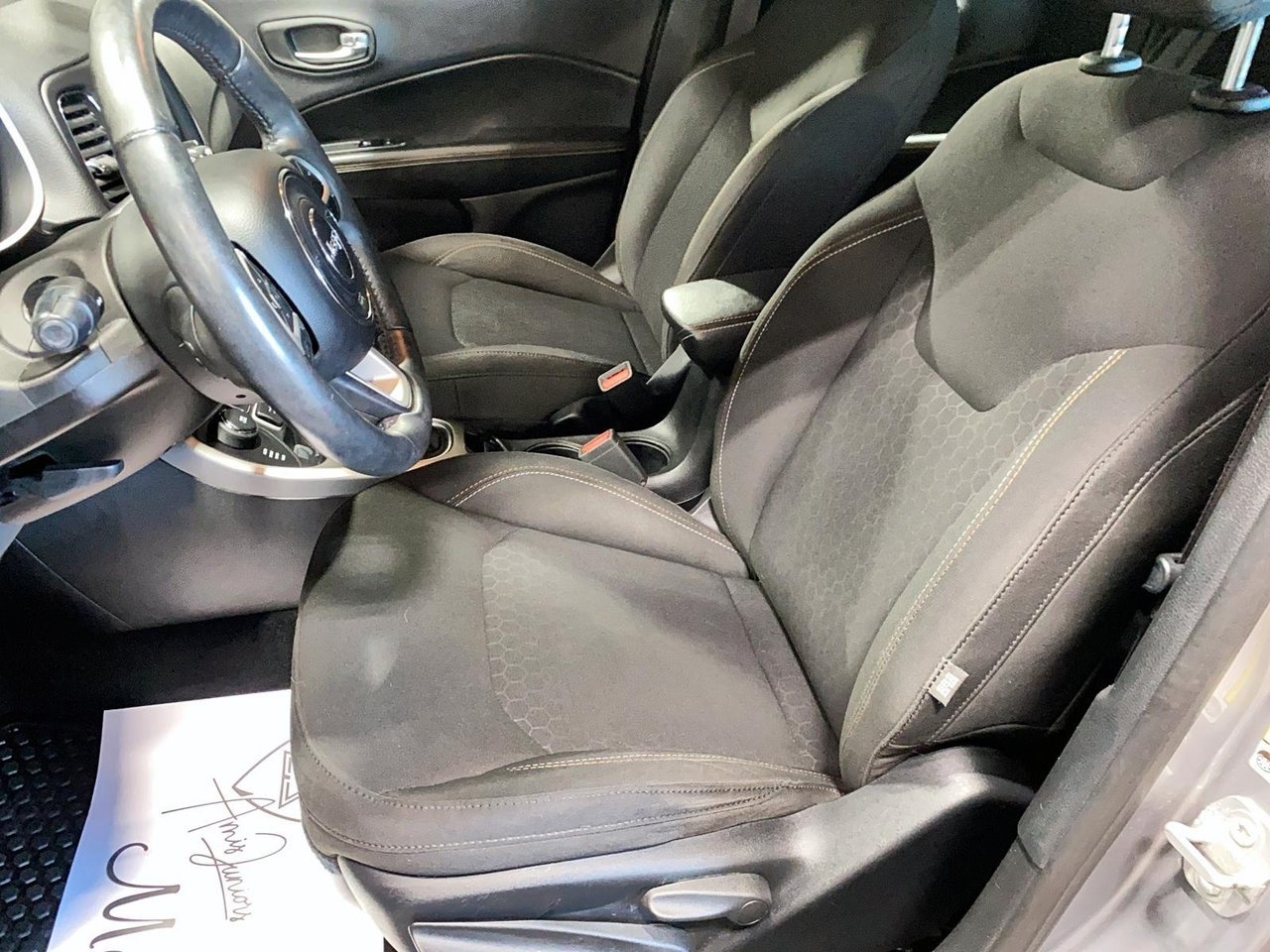 Jeep Compass NIV 3C4NJDAB1JT265170 2018 Gris Chicoutimi - photo #10