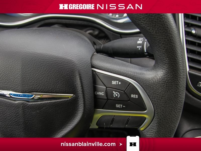 Chrysler 200 2015 Blanc Blainville - photo #15