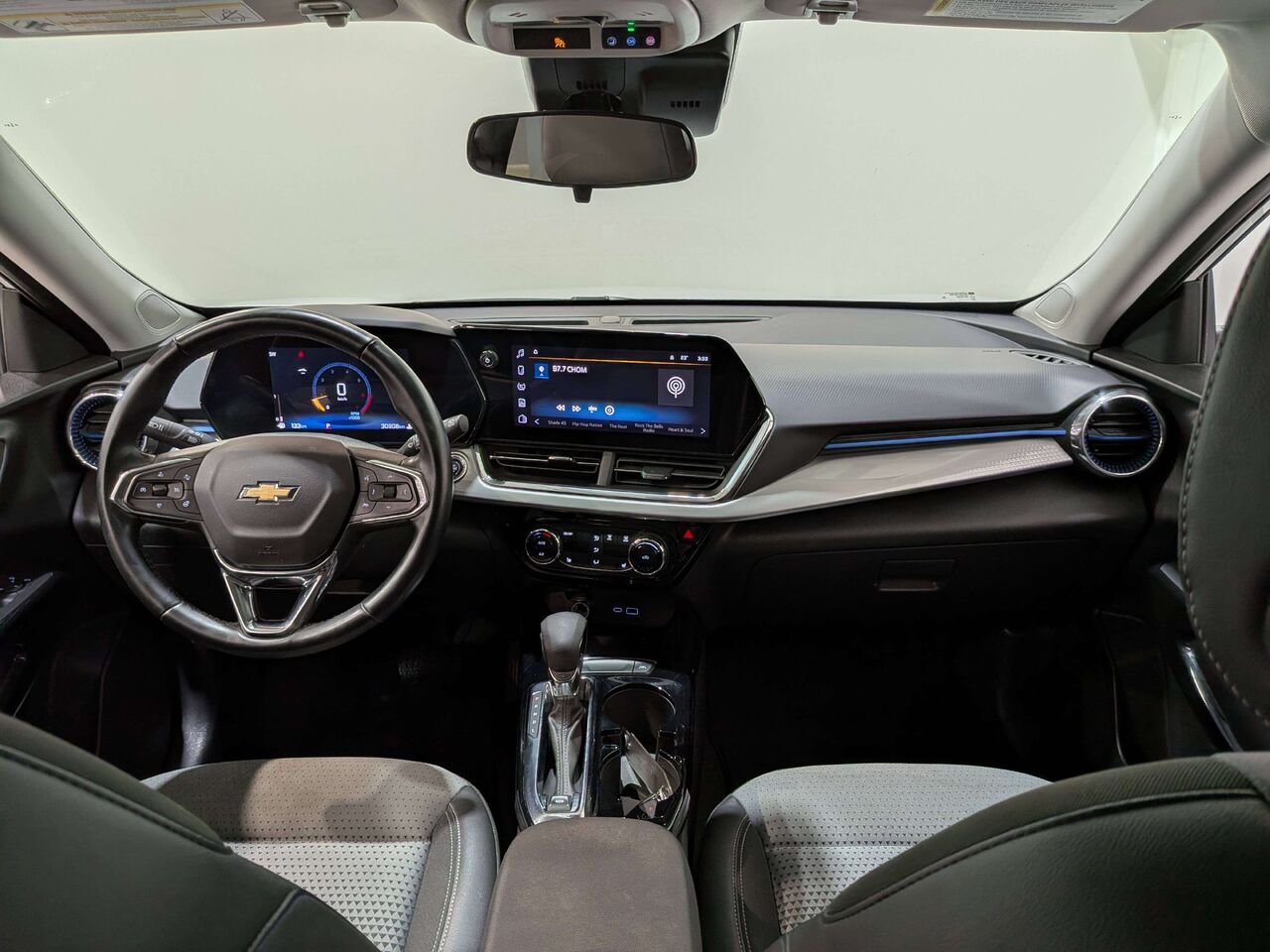 2025 Chevrolet Trax FWD 4dr LT White Val-David - photo #12