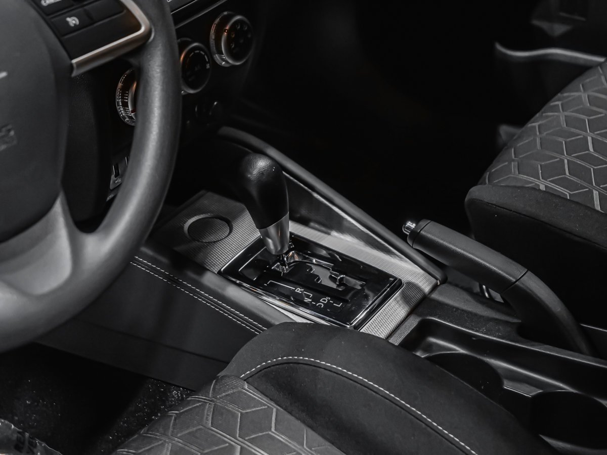 Mitsubishi RVR ES FWD CARPLAY CAMÉRA SIÈGES CHAUFFANTS 2025 Gris Montréal - photo #6