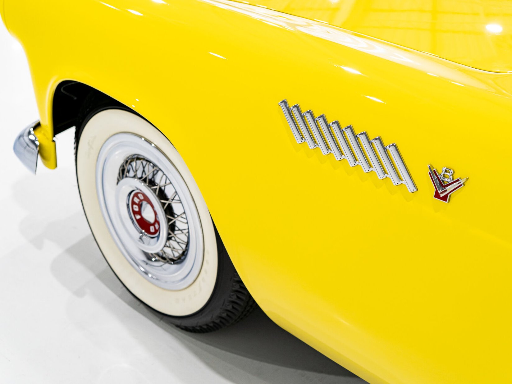 Ford Thunderbird **PRICE IN USD** Fully restored 1955 Montréal - photo #2