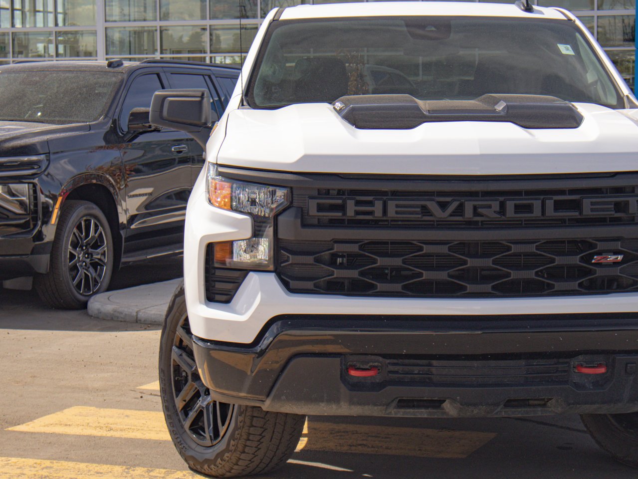 2024 Chevrolet Silverado 1500 4WD Crew Cab 147 Custom Trail Boss White Sherwood Park - photo #4