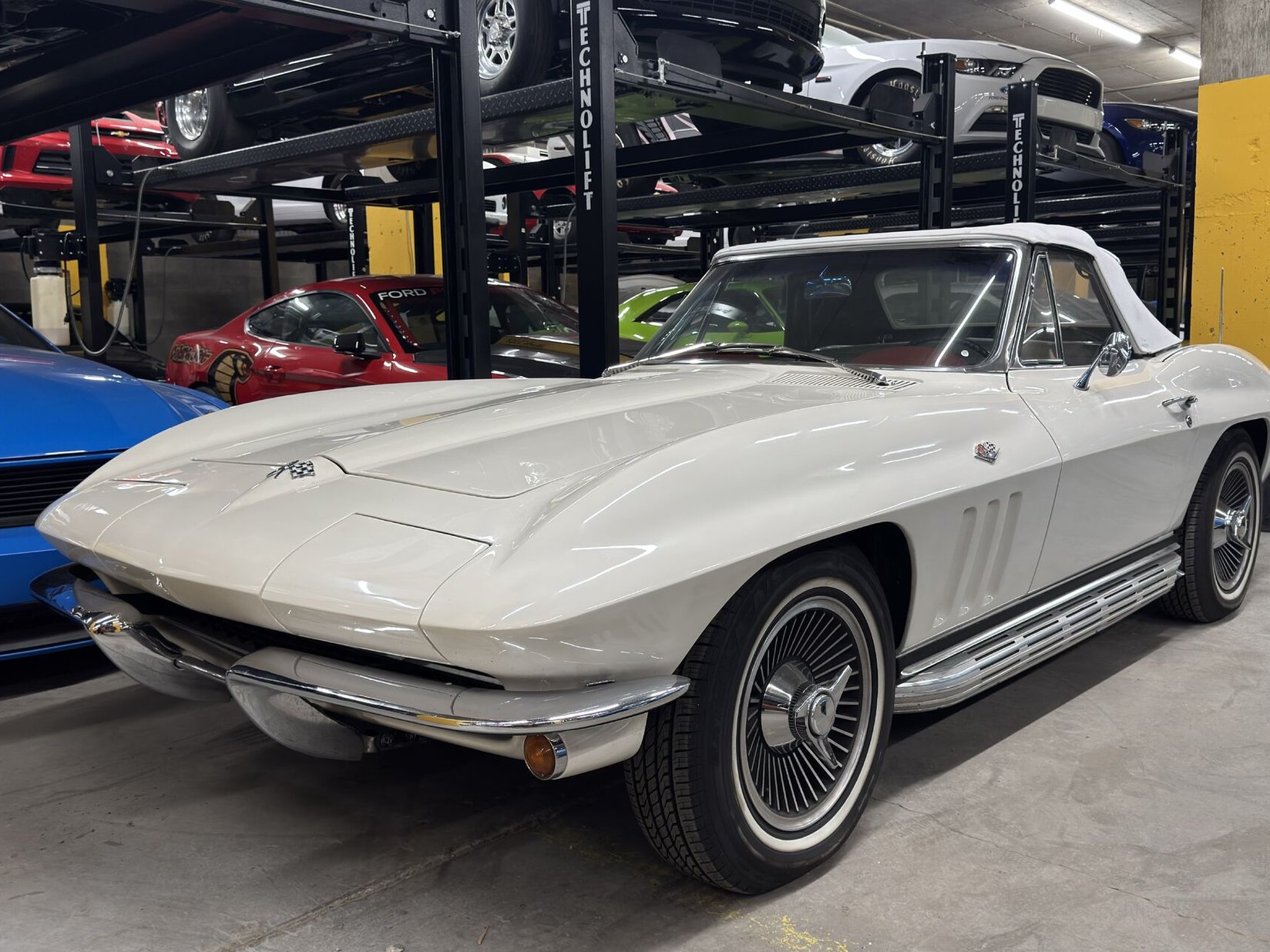 Chevrolet Corvette 1965 Blanc Montréal - photo #0