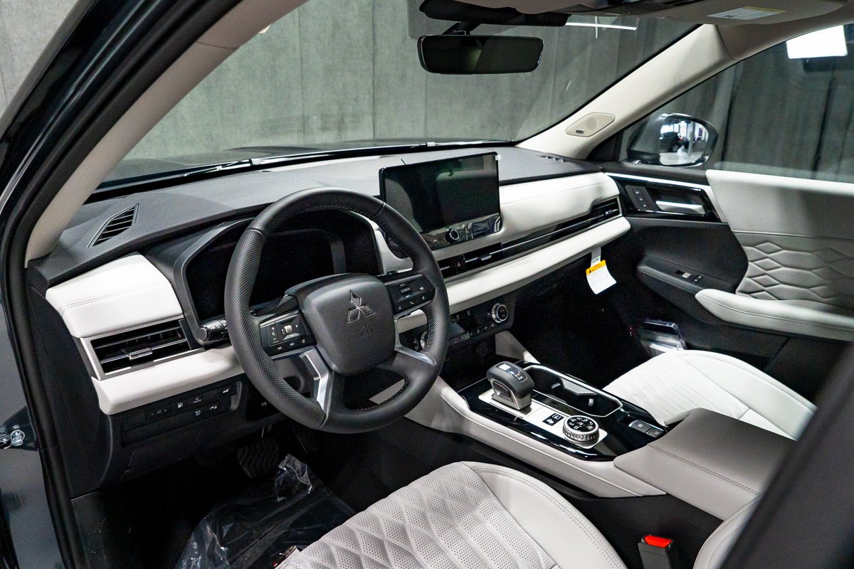 Mitsubishi Outlander PHEV SEL 2026 Fini Gris pierre de lune de qualité supérieure Montréal - photo #6