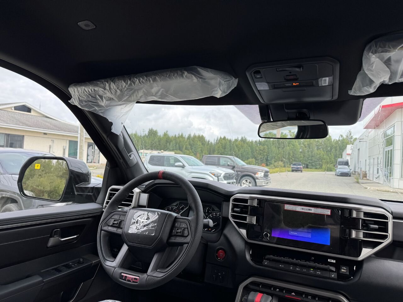 2026 Toyota Tundra SR5 CrewMax 4x4 caisse longue Black Val-d'Or - photo #2