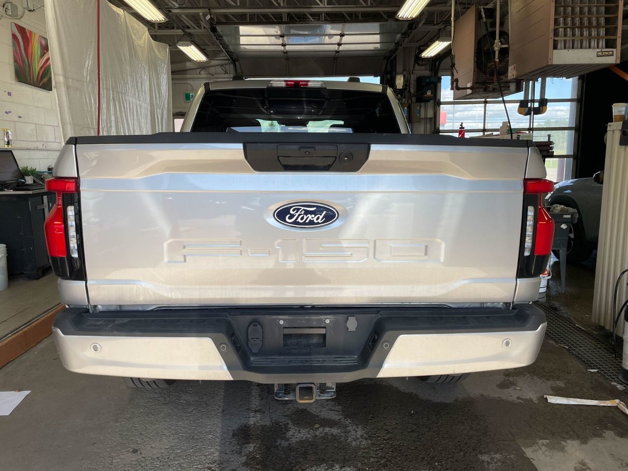 Ford F-150 Lightning XLT CREW 4X4 *GR REMORQ MAX* CHARGEUR EMB. 9.6 KW 2024 Gris Saint-Jérôme - photo #7
