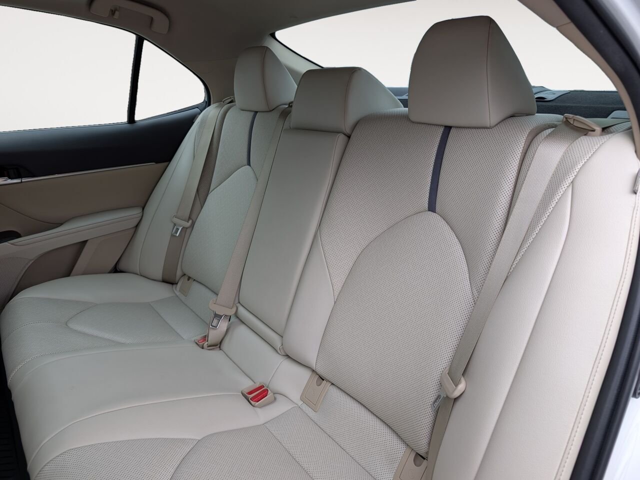 Toyota Camry Hybride XLE/SIÈGES CHAUFFANTS ET VENTILLÉS/TOIT OUVRANT/VOLANT CHAUFFANT/SIÈGES EN CUIR/BLUETOOTH/AC 2021 Blanc Sherbrooke - photo #8