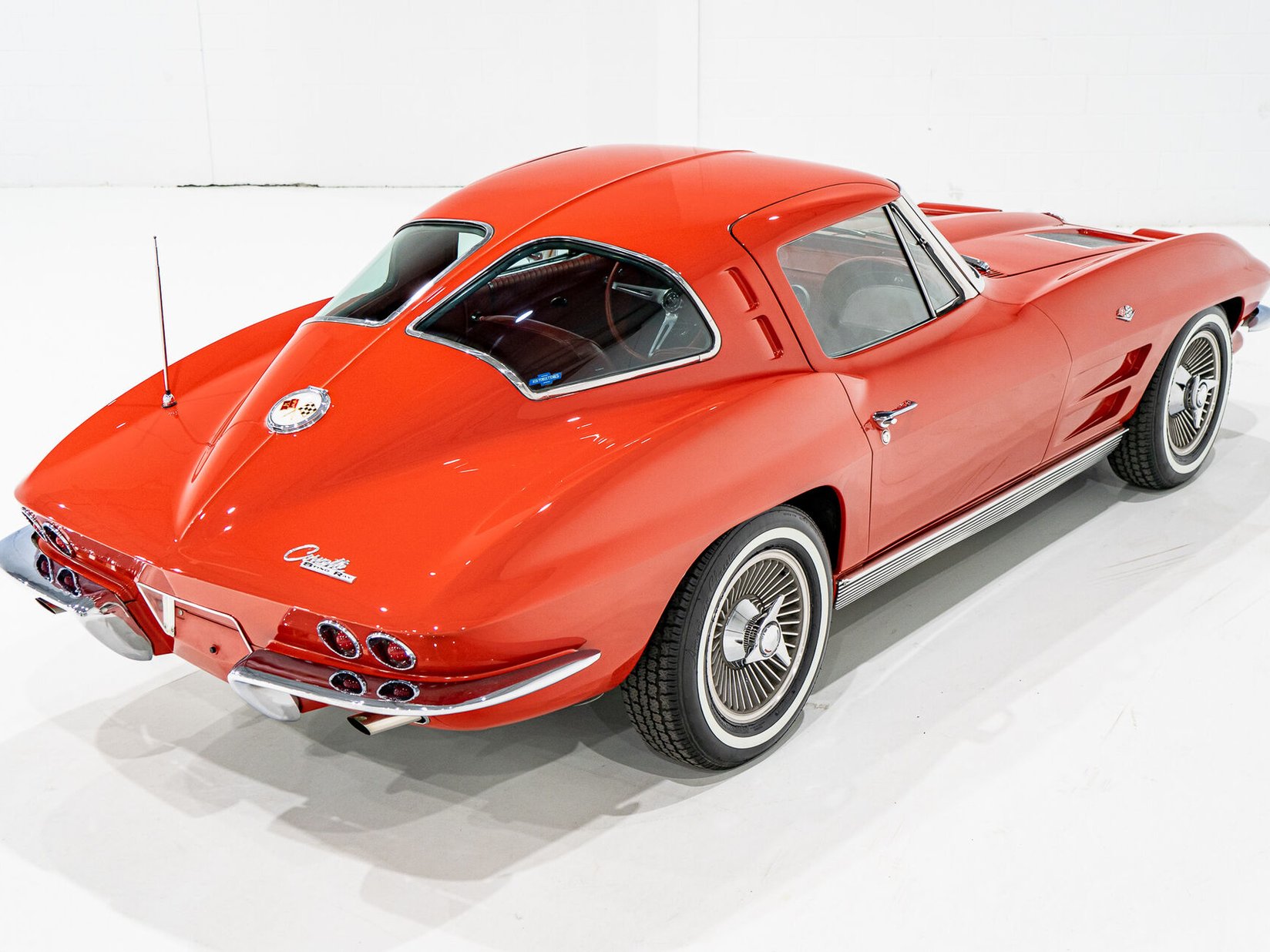 Chevrolet Corvette Split window matching# 327 Factory A/C | PRICE IN USD 1963 Rouge Montréal - photo #7