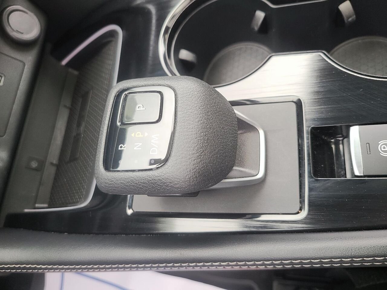 2025 Nissan Rogue PLATINE Grey Québec - photo #17