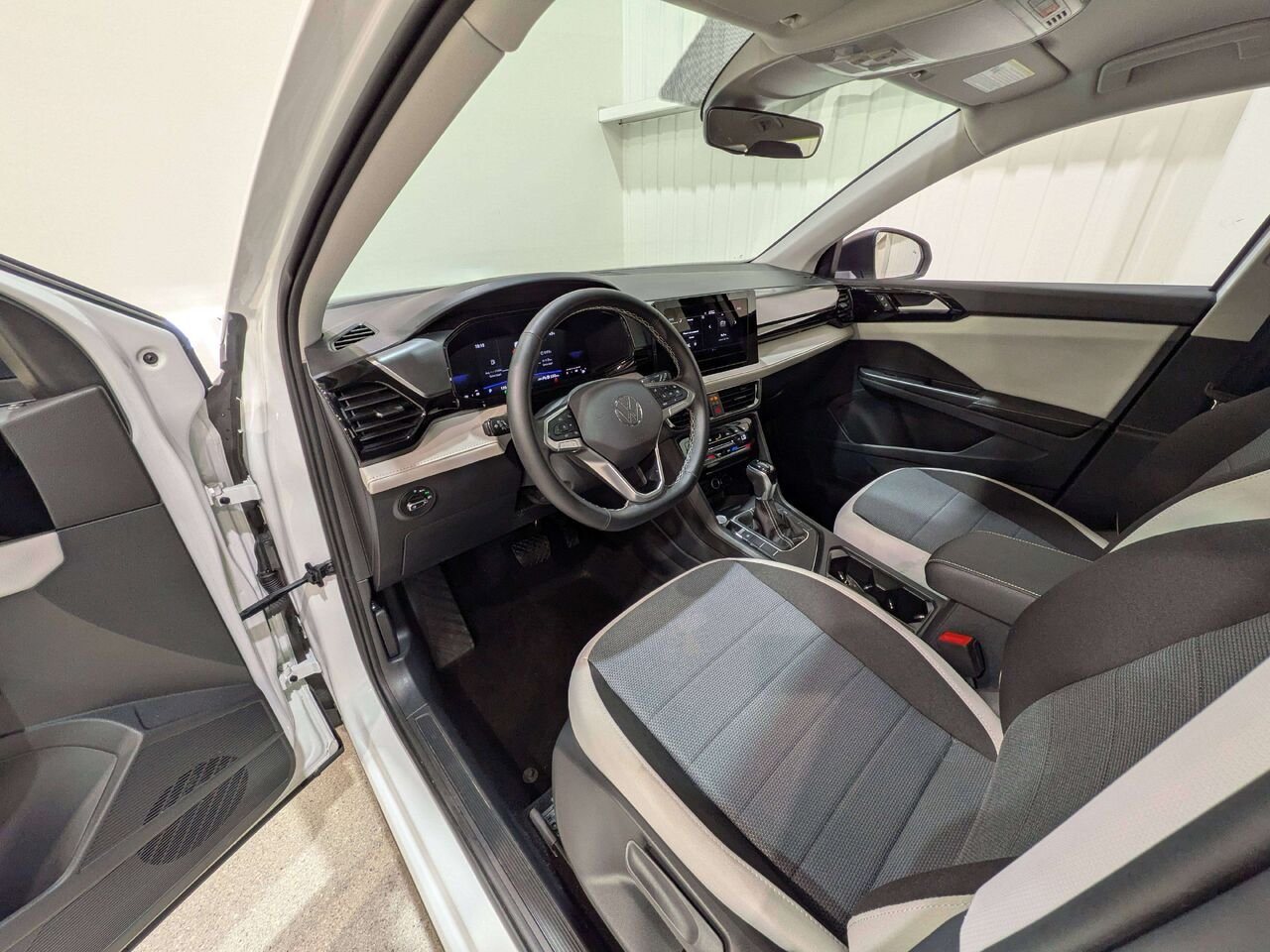 2025 Volkswagen Taos Trendline FWD White Val-David - photo #9