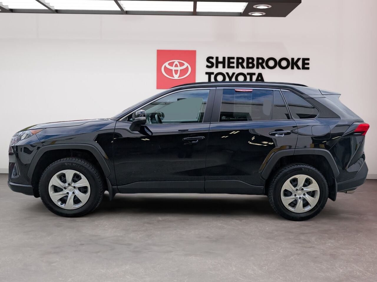 Toyota RAV4 LE/SIÈGES CHAUFFANTS/CAMÉRA DE RECUL/BLUETOOTH/AC/ 2021 Noir Sherbrooke - photo #2