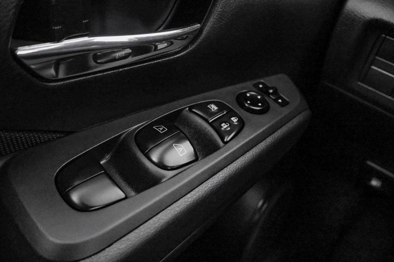 2024 Nissan Kicks SV FWD Black Sherwood Park - photo #21