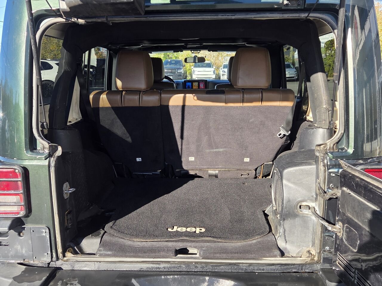 2011 Jeep Wrangler Unlimited Green Granby - photo #13