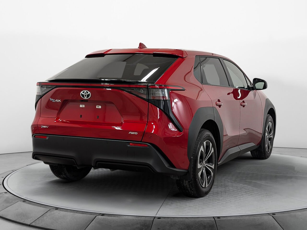 Toyota BZ4X XLE AWD Toit Ouvrant 2024 Rouge Sherbrooke - photo #5