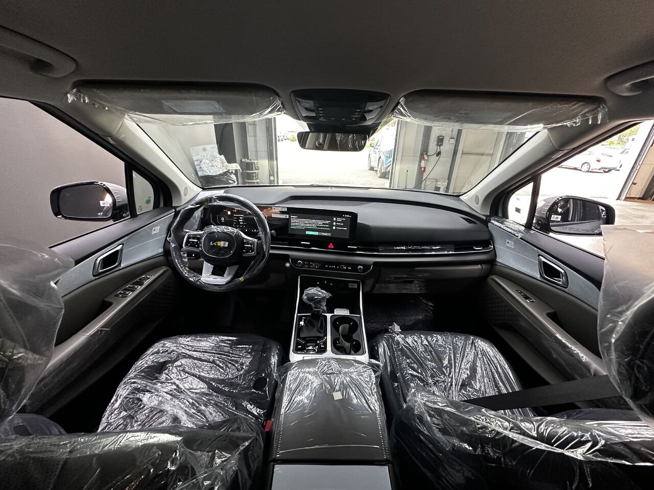 2026 Kia Carnival Ceramic Silver Blainville - photo #3