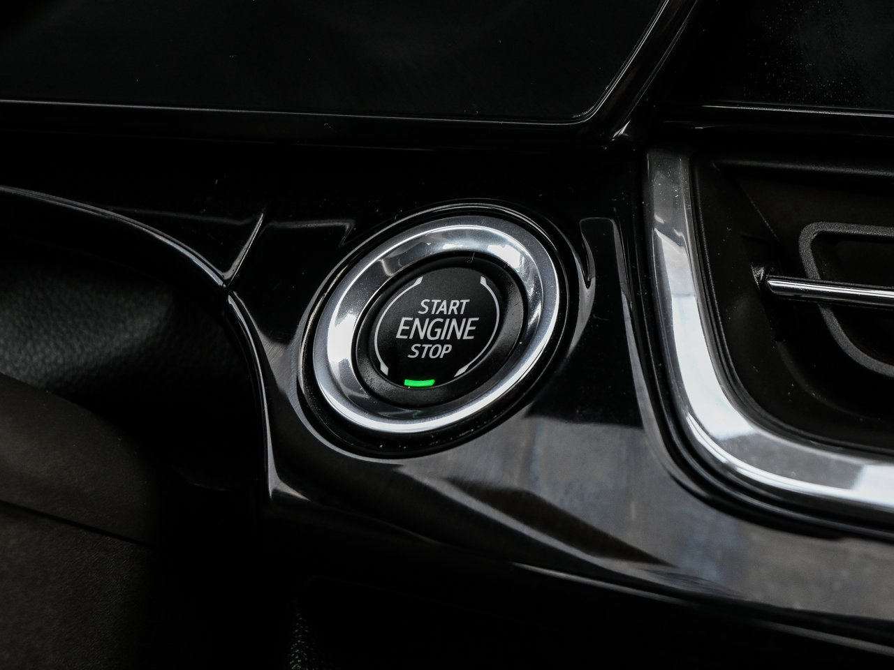 2025 Chevrolet Trax FWD 4dr 2RS Black Sherwood Park - photo #23