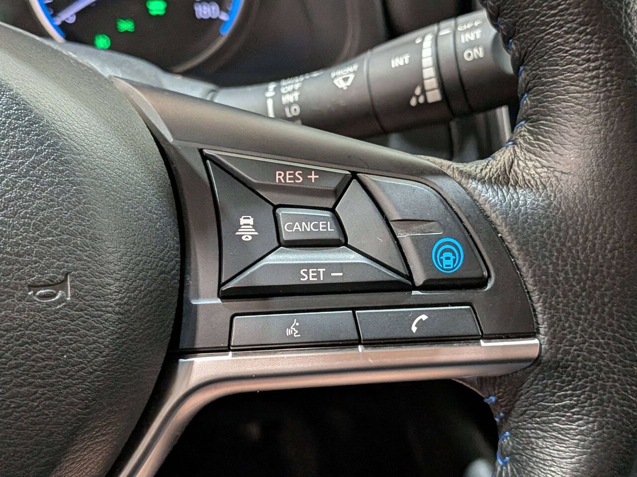 2024 Nissan LEAF SV PLUS Hatchback Blue Val-David - photo #16