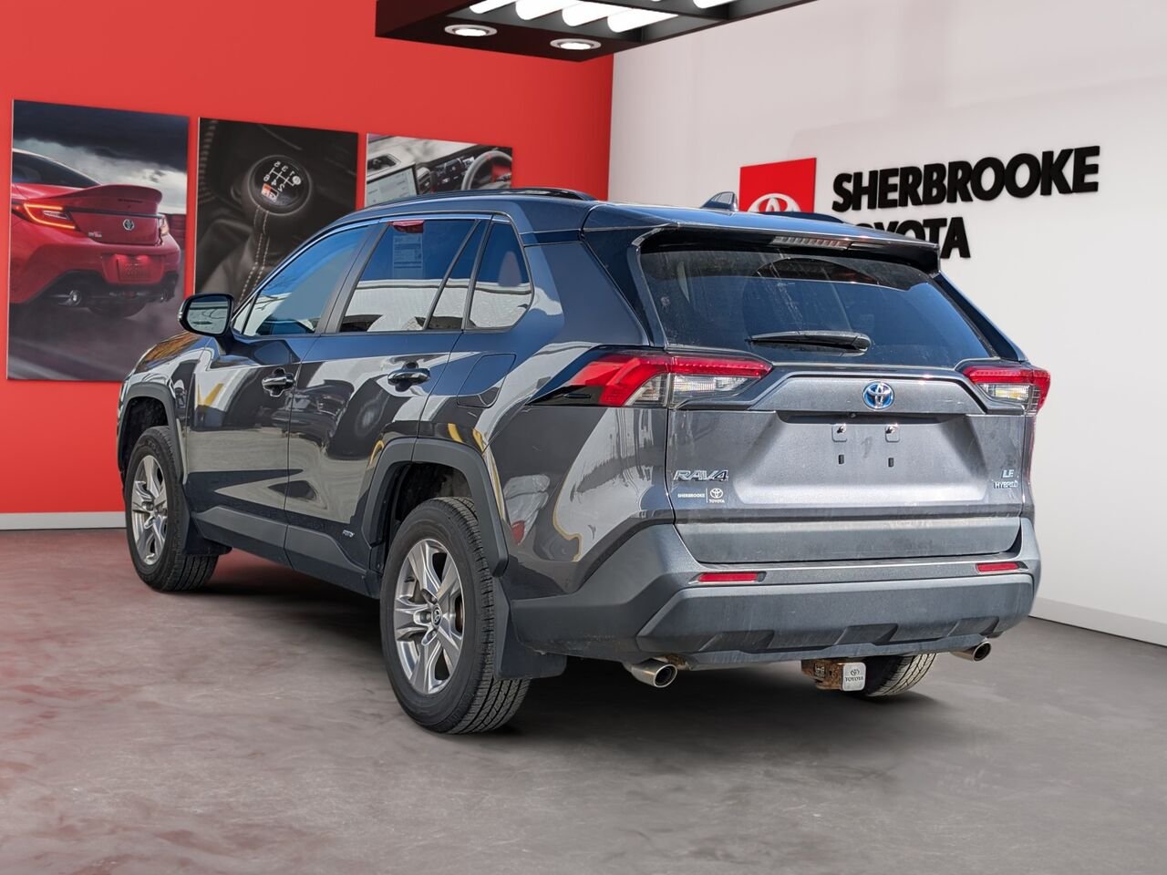 Toyota RAV4 Hybride LE HYBRID/SIÈGES CHAUFFANTS/CAMÉRA DE RECUL/BLUETOOTH/AC BIZONE 2023 Gris Sherbrooke - photo #3