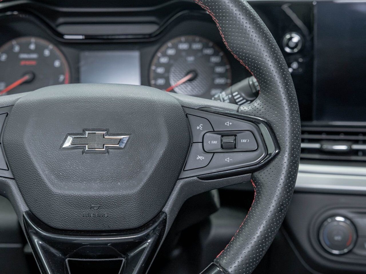 Chevrolet Trax 1RS *SIÈGES / VOLANT CHAUF* CARPLAY BLUETOOTH WIFI 2025 Gris Saint-Jérôme - photo #15