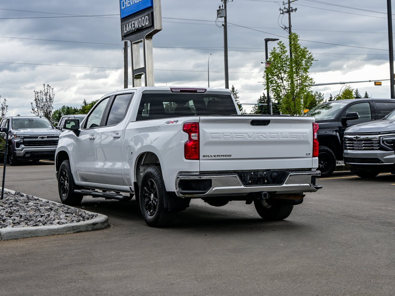 2025 Chevrolet Silverado 1500 4WD Crew Cab 147 LT White Sherwood Park - photo #10