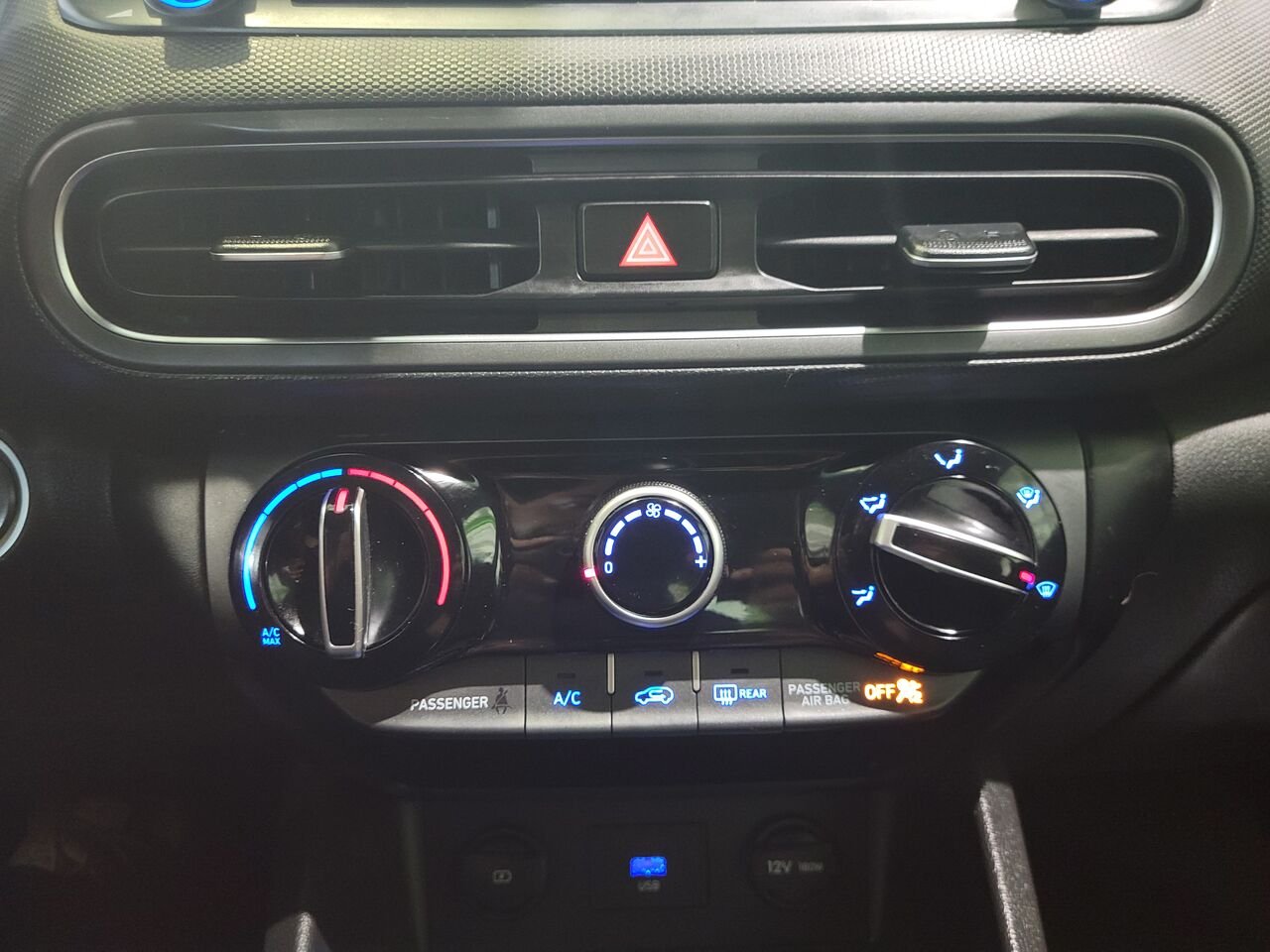 2022 Hyundai Kona White  - photo #23