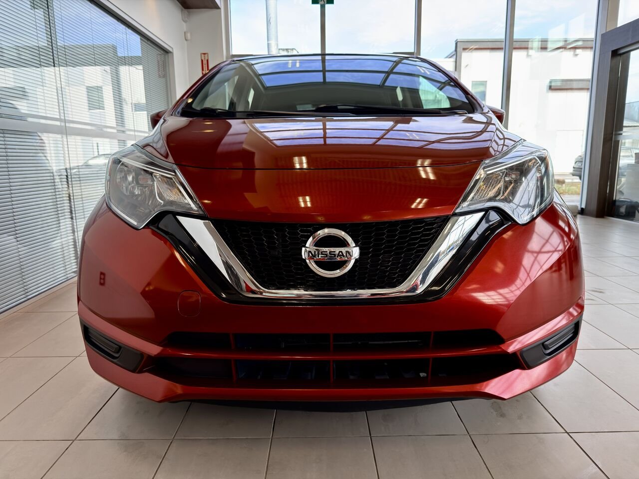 2018 Nissan Versa Note Red Notre-Dame-des-Prairies - photo #5