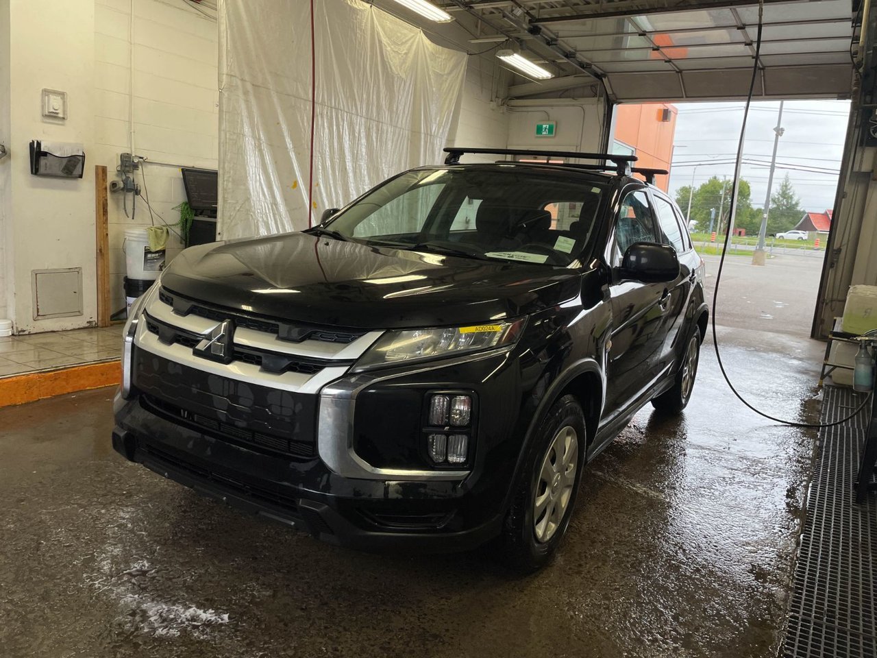 Mitsubishi RVR ES AWD *SIÈGES CHAUF* CARPLAY BLUETOOTH CAMERA USB 2023 Noir Saint-Jérôme - photo #0