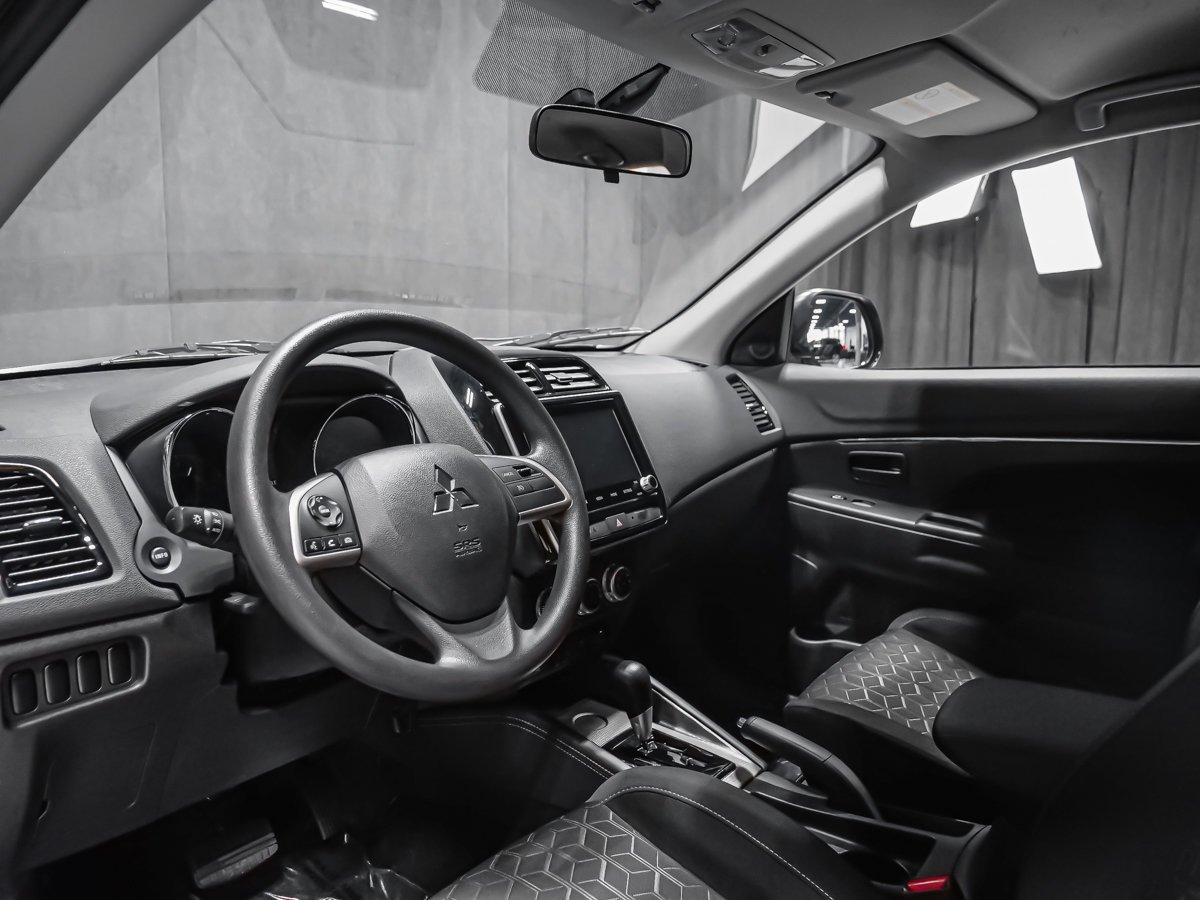 2025 Mitsubishi RVR ES Grey Montreal - photo #5