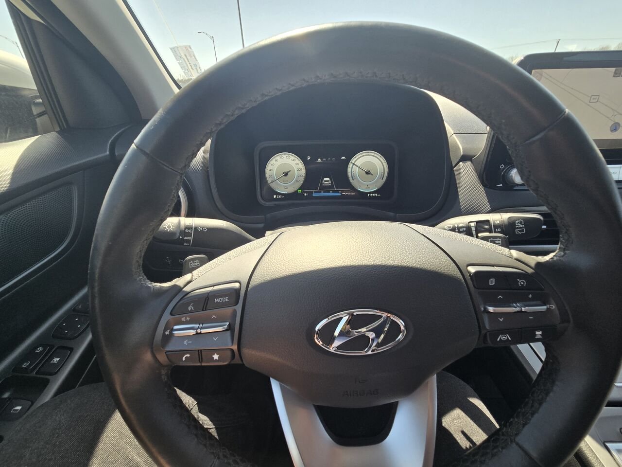 2023 Hyundai Kona Electric White  - photo #13