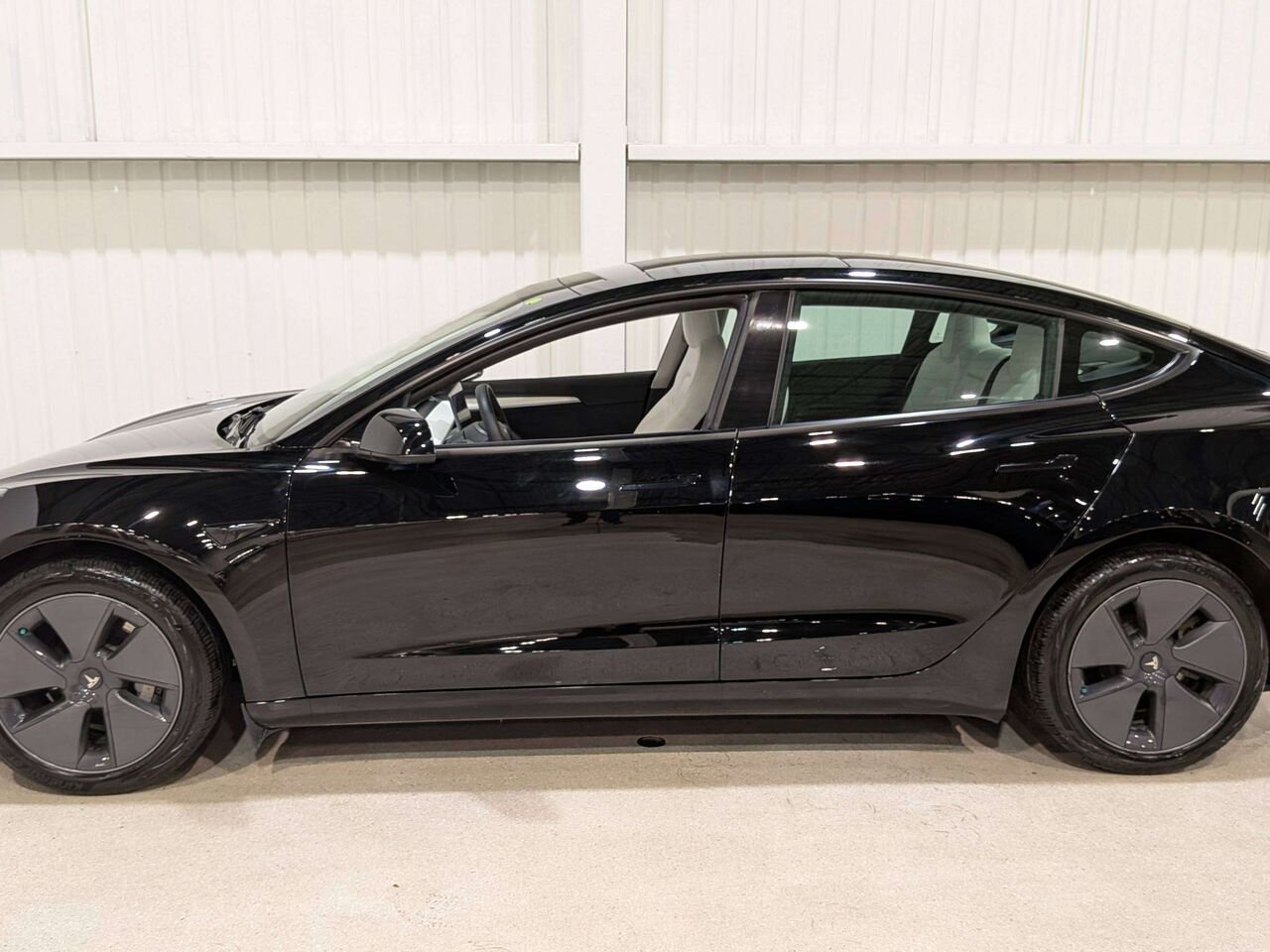 2022 Tesla Model 3 Standard Range RWD *Ltd Avail* Black Val-David - photo #4