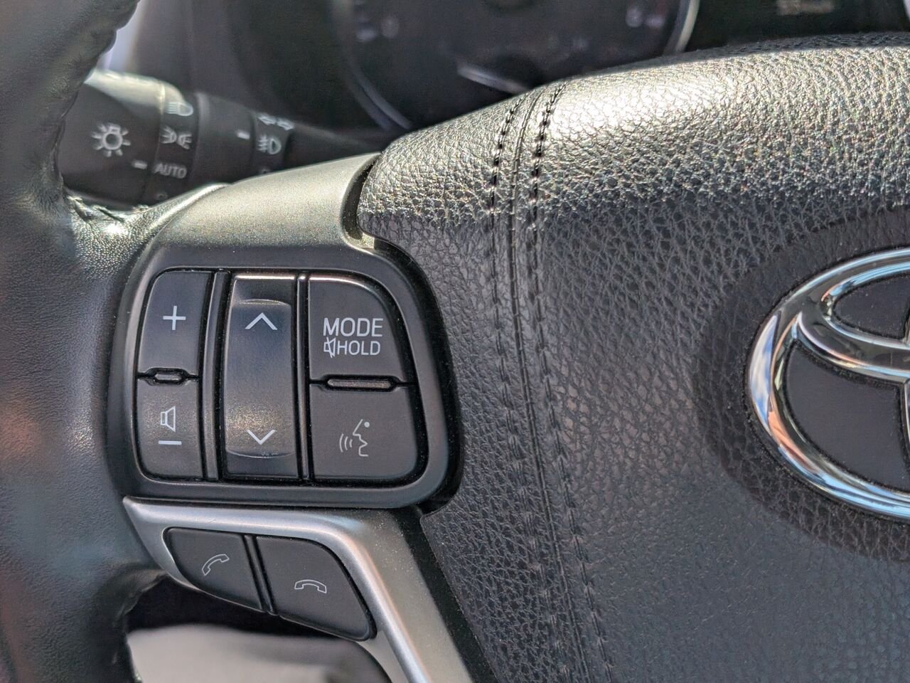 2018 Toyota Highlander 5TDJZRFH8JS911249 Black Sherbrooke - photo #16