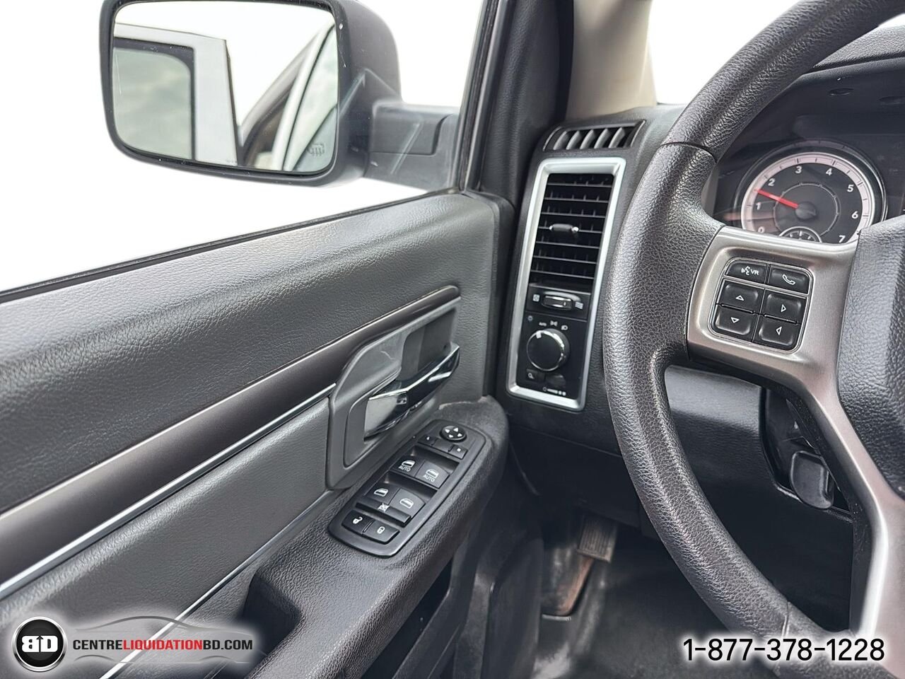 Ram 1500 Classic SLT V6 3.6L CREW CAB BOÎTE 5.5P | BD0130 2023 Blanc Granby - photo #17