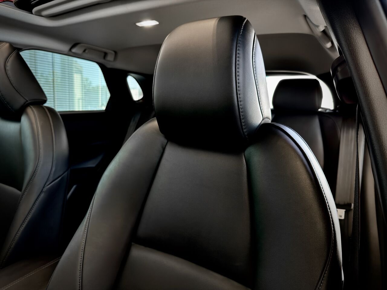 2022 Mazda CX-30 Red Notre-Dame-des-Prairies - photo #17