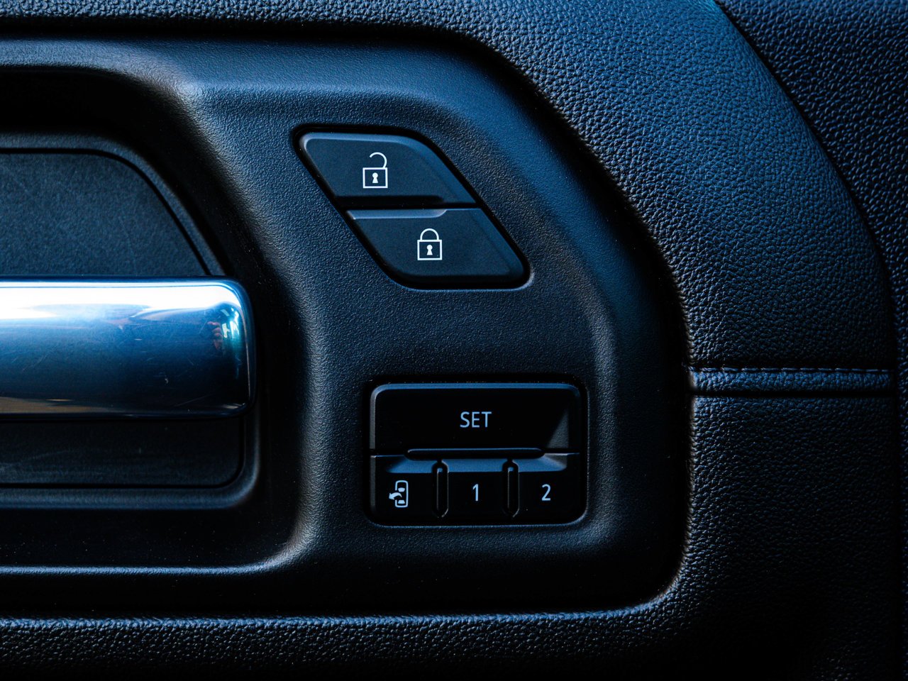 2023 Chevrolet Silverado 3500HD 4WD Crew Cab 159 High Country White Sherwood Park - photo #22