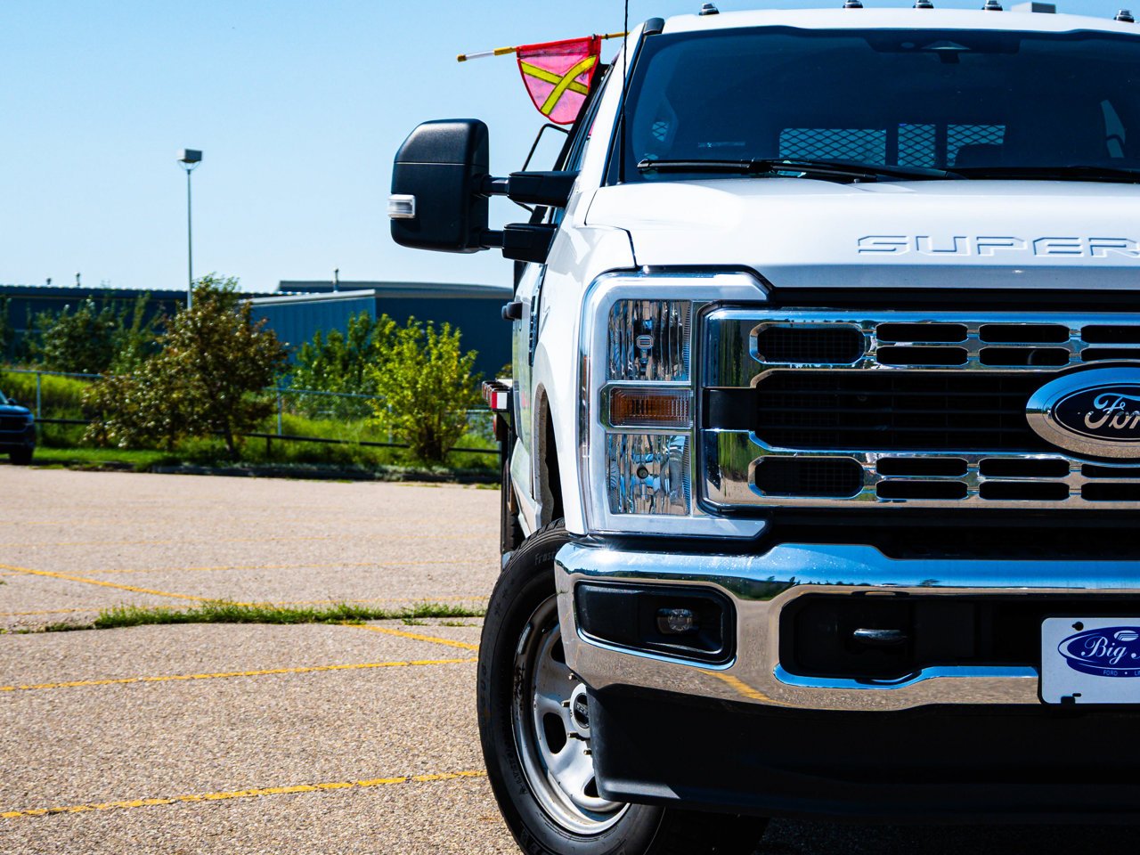 2024 Ford Super Duty F-350 SRW XL 4WD Crew Cab 179 WB 60 CA White Sherwood Park - photo #5