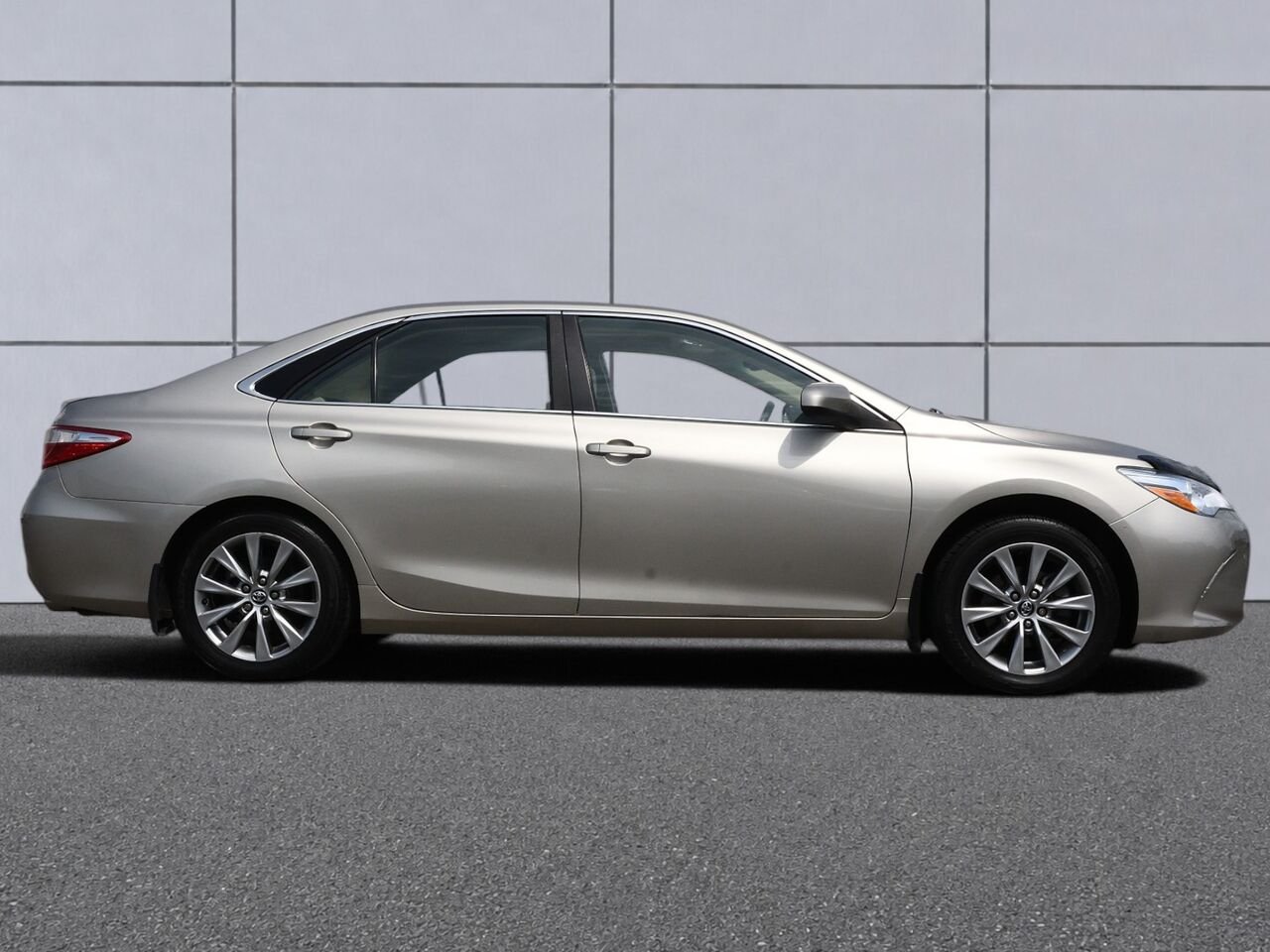 2017 Toyota Camry Berline, XLE Beige Saint-Hyacinthe - photo #5