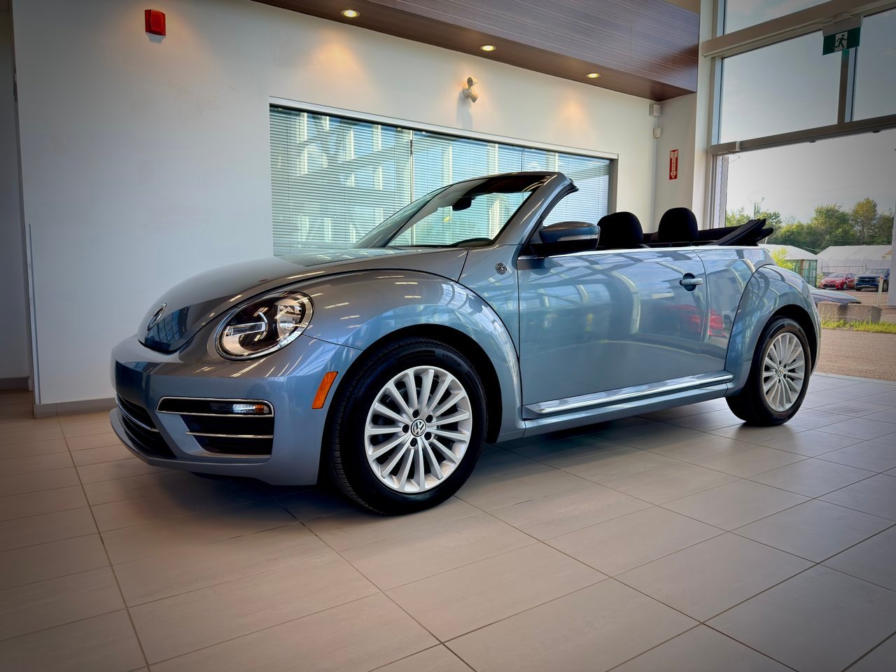 2019 Volkswagen Beetle Convertible Blue Notre-Dame-des-Prairies - photo #3