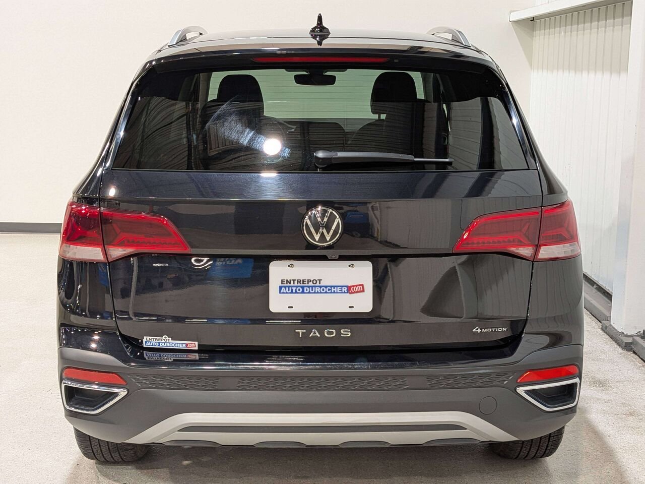2024 Volkswagen Taos Comfortline 4MOTION Black Mirabel - photo #5