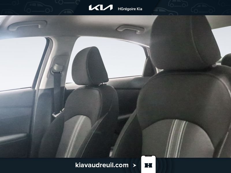 2024 Kia Forte White Saint-Eustache - photo #8