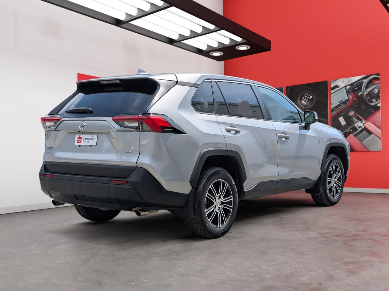 Toyota RAV4 LE/SIÈGES CHAUFFANTS/CAMÉRA DE RECUL/BLUETOOTH/AC/ 2022 Argent Sherbrooke - photo #3